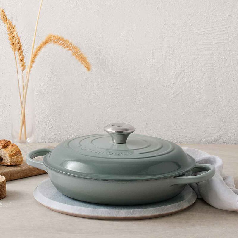 Le Creuset Signtature Cast Iron Shallow Casserole 30cm image number 43